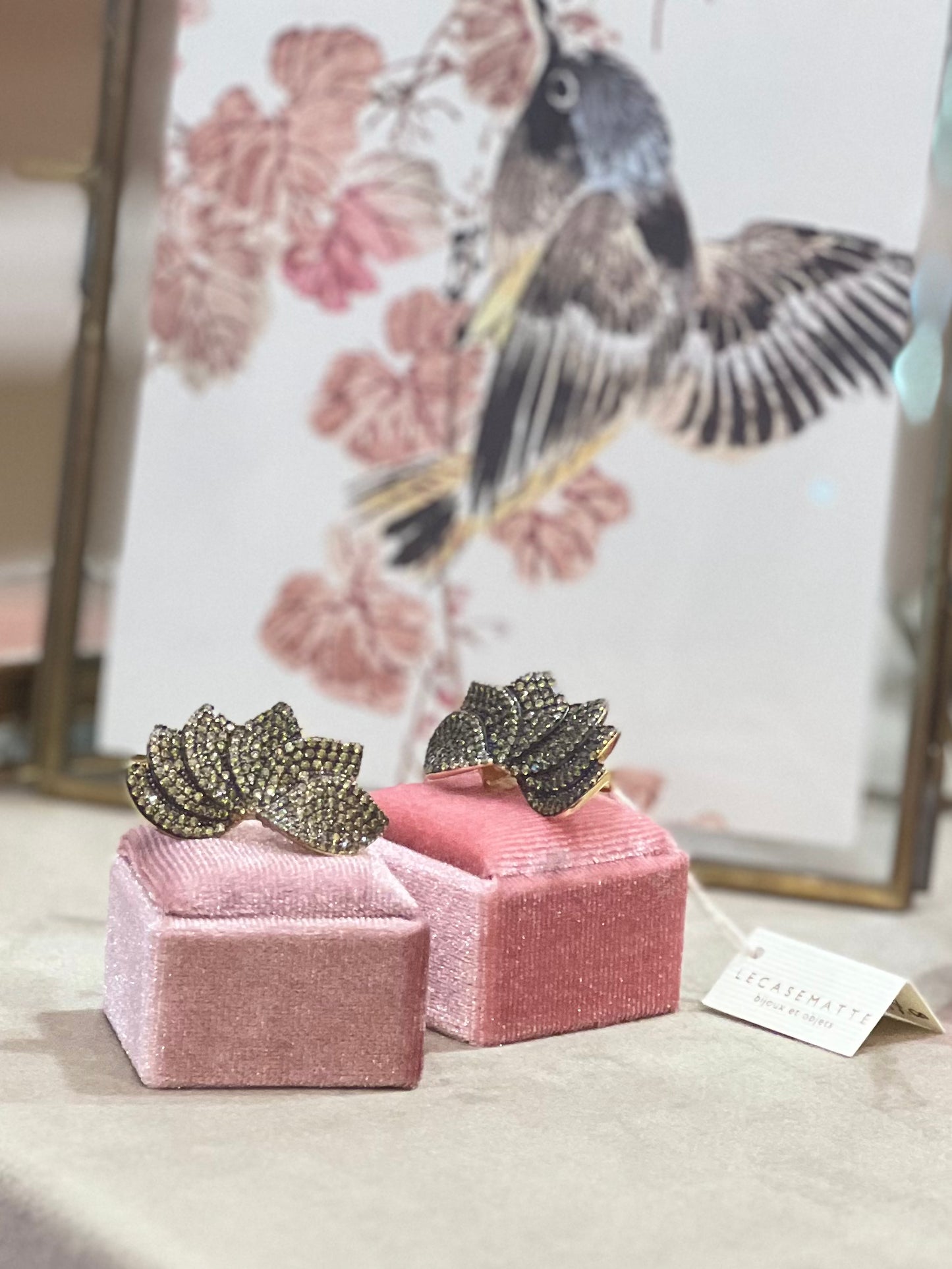 Orecchini Fly Pavé – argento dorato & zirconi oro antico (Codice: OE AP 001)