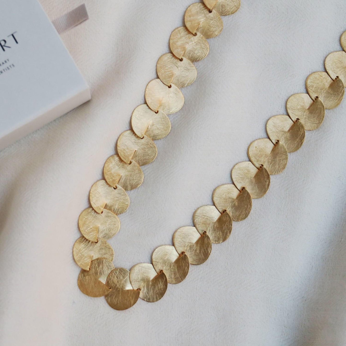 Collana statement in ottone placcato oro 24 kt