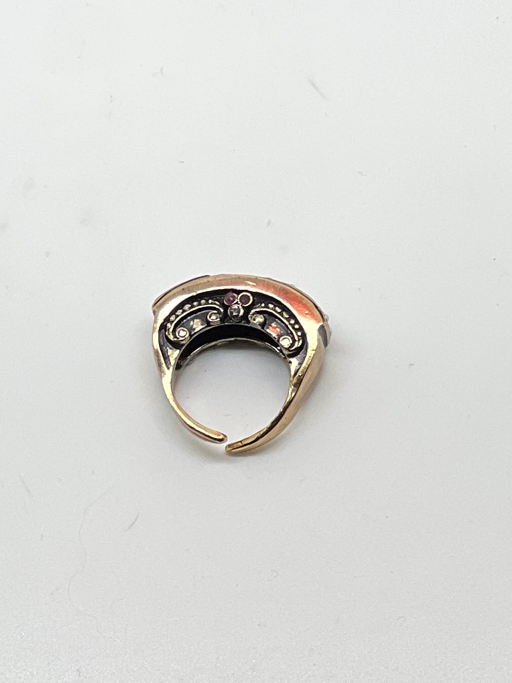 Anello Rinascimento - Anello Artigianale in Ottone Dorato con Rubini, Perline e Swarovski (Codice: AN RN 01)