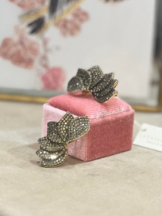 Orecchini Fly Pavé – argento dorato & zirconi oro antico (Codice: OE AP 001)