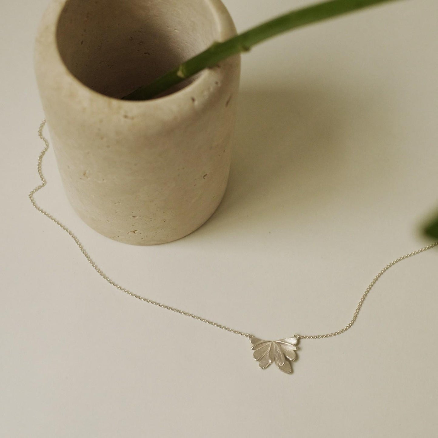 Collana Argento con Pendente Foglia Scultorea