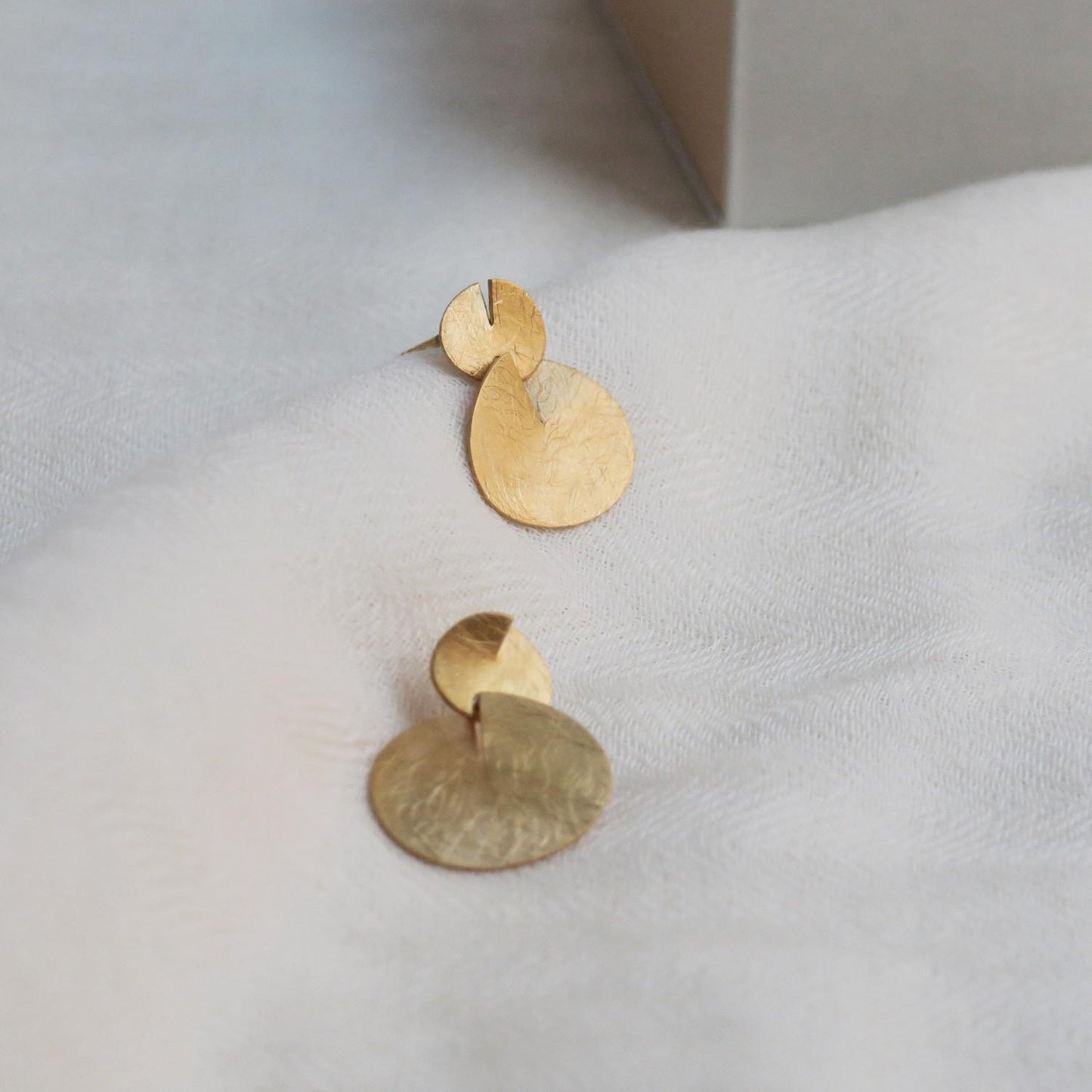 Orecchini in ottone dorato